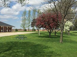 Crest Country Inn