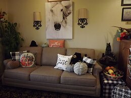 Crest Country Inn