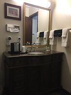 Crest Country Inn