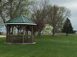 Crest Country Inn