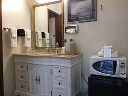 Crest Country Inn