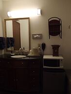 Crest Country Inn