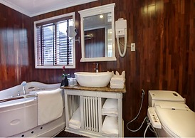 Signature Halong Cruise