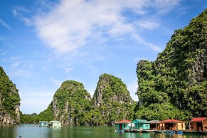 Signature Halong Cruise