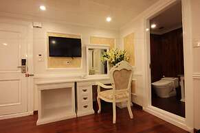 Signature Halong Cruise