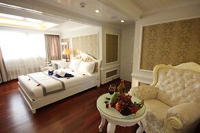 Signature Halong Cruise