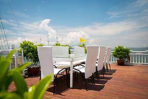 Signature Halong Cruise