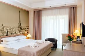 Rius Hotel Lviv