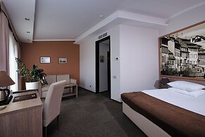 Rius Hotel Lviv