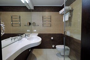 Rius Hotel Lviv