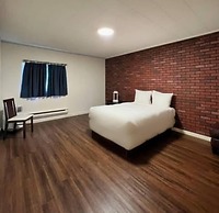 Holiday Motel & RV Resort