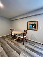 Holiday Motel & RV Resort