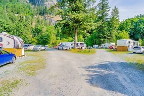 Holiday Motel & RV Resort