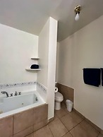 Holiday Motel & RV Resort