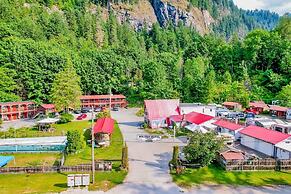 Holiday Motel & RV Resort