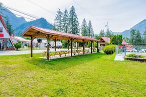 Holiday Motel & RV Resort