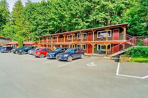 Holiday Motel & RV Resort