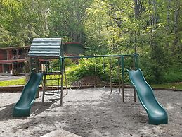 Holiday Motel & RV Resort