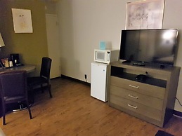 Holiday Motel & RV Resort