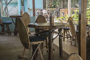 Pelican Beachfront Hotel