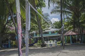 Pelican Beachfront Hotel