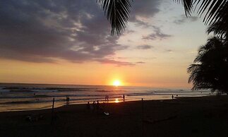 Pelican Beachfront Hotel