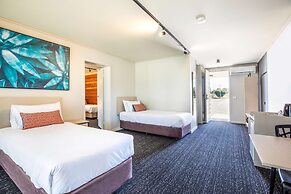 Nightcap at Gateway Hotel