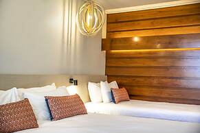 Nightcap at Gateway Hotel