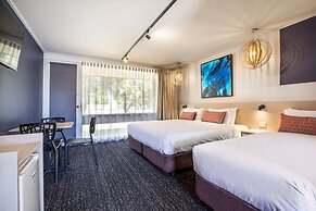 Nightcap at Gateway Hotel