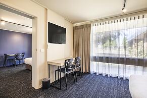 Nightcap at Gateway Hotel