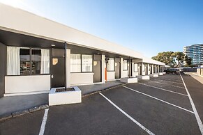 Nightcap at Monash Hotel