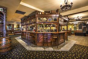 Nightcap at Monash Hotel