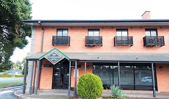 Nightcap at Rose & Crown Hotel