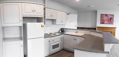 Nightcap at Rose & Crown Hotel