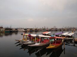 Welcome Hotel at Srinagar