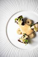 La Reserve Paris Hotel and Spa