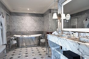 La Reserve Paris Hotel and Spa