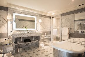 La Reserve Paris Hotel and Spa