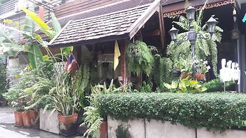 Smile Society Boutique Hostel