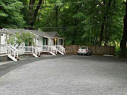Brookside Motel