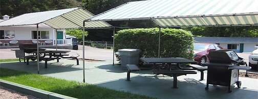 Brookside Motel