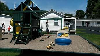 Brookside Motel