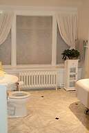 The Albanus Phillips Inn