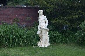 The Albanus Phillips Inn