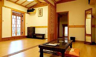 Gyeongju Hwangnamkwan Hanok Hotel