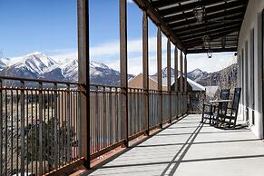 Surf Hotel & Chateau