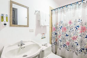 Jaco Lodge Quiet Hotel