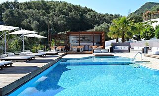 Ionian Eye Design Studios & Spa