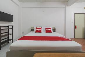 OYO 471 Sunshine Apartment