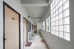 OYO 471 Sunshine Apartment